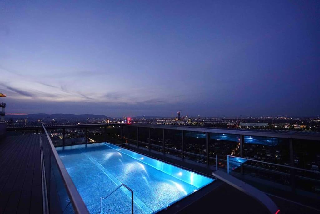 The High-Rise Condo With Pool Vídeň Exteriér fotografie