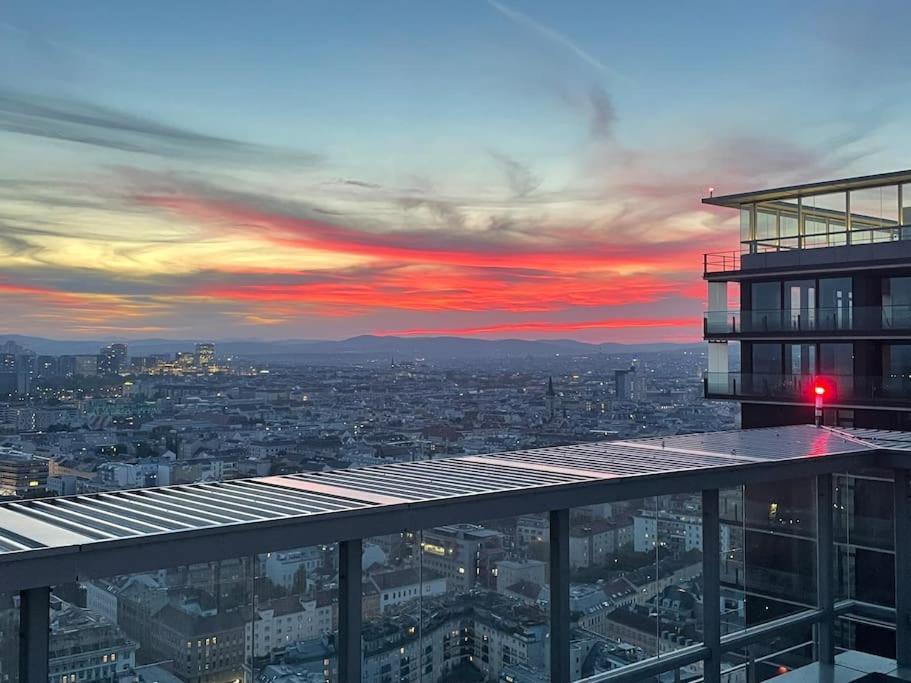 The High-Rise Condo With Pool Vídeň Exteriér fotografie