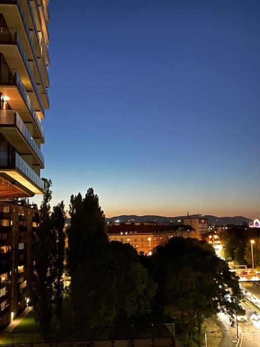 The High-Rise Condo With Pool Vídeň Exteriér fotografie